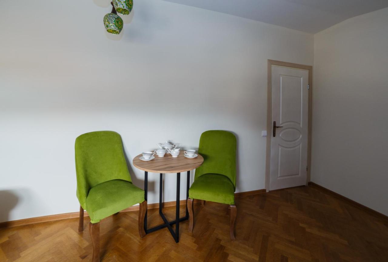 Red Castle Hotel Yerevan Bagian luar foto