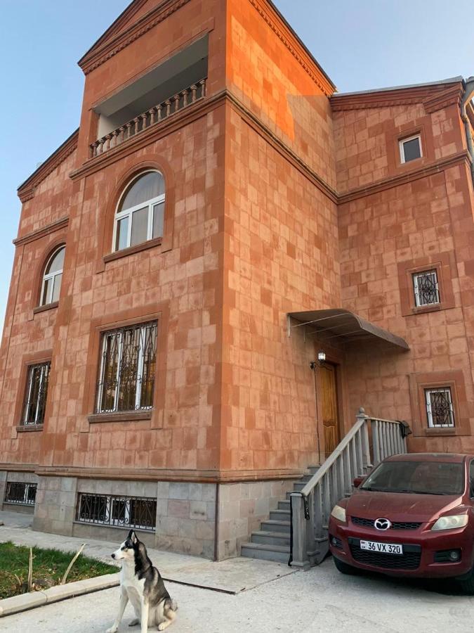 Red Castle Hotel Yerevan Bagian luar foto