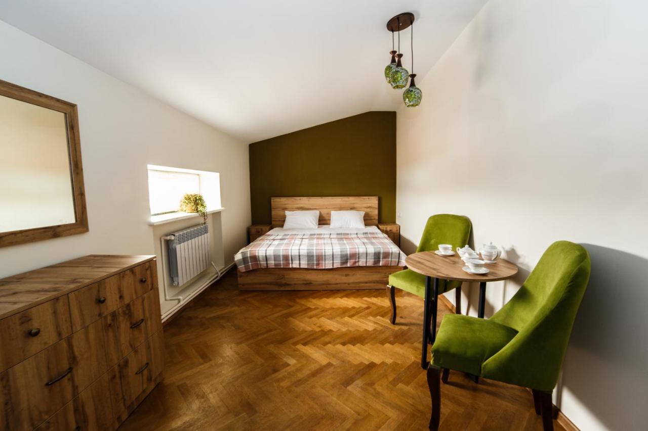 Red Castle Hotel Yerevan Bagian luar foto