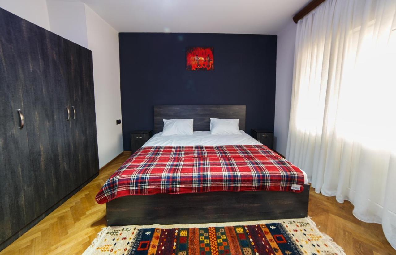 Red Castle Hotel Yerevan Bagian luar foto